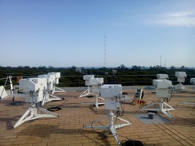 Figuur 1: verschillende Brewer spectrofotometers tijdens een vergelijkingscampagne