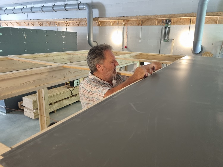 9a. Positioning plates of the ceiling’s outer shield.